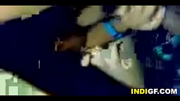 Gairah Liar Di Bawah Sinar Matahari India
