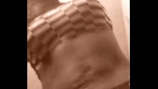 Tristina Millz Menggoyangkan Perut Seksi Secara Live Dan Panas