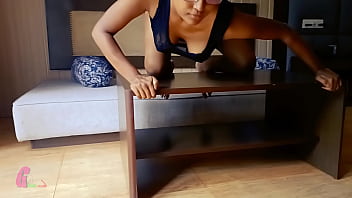 Agni, Striper India Yang Menggoda, Melepas Pakaian Dengan Sensual