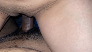 Bidadari Panas Di Musim Dingin: Bhabhi Menggoda Bercinta Dalam Selimut Tebal