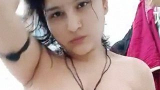 Gadis Pakistan Panas Membuka Semua Pakaian Dalam Video Seksi
