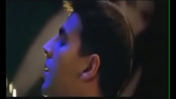 Adegan Panas Aksay Kumar Dan Karisma Kapoor Bermesraan Di Film Mere Jeevan Saathi