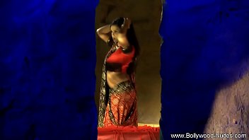Tarian Sensual India Yang Menggoda Dan Membara