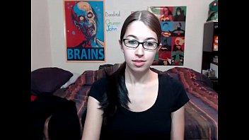 Alexxxcoal Menggoda Dengan Tarian Panas Dan Membuka Baju Di Live Cam 6cam.biz