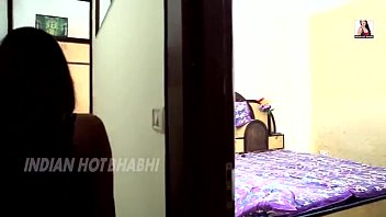 बदचलन मालकिन की गुलामी में जकड़ा मजबूर नौकर