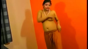 Rupali Bhabhi, Istri India Seksi, Menggoda Dengan Tubuh Telanjangnya