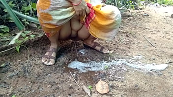 Tante Desi Buang Air Kecil Di Alam Liar, Wajib Ditonton