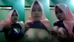 Abg Berjilbab Pamer Payudara Montok Menggoda