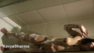 Gadis India Gujarat Yang Bergairah Di Bak Mandi, Meremas Payudara Besar Dan Memainkan Memeknya – Film Panas Hindi Lengkap