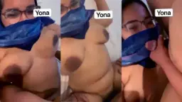 Tante Berkacamata Seksi Menggoda Dengan Jilbab Dan Payudara Montok