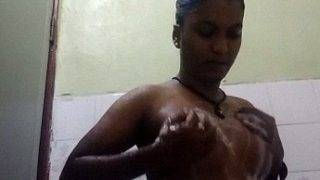 Video Mms Gadis Tamil Telanjang Mandi Dan Membasahi Payudaranya Di Kamar Mandi
