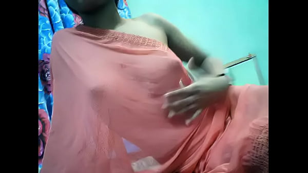 Tampilan Panas Payudara Gadis Desi Di Kamera