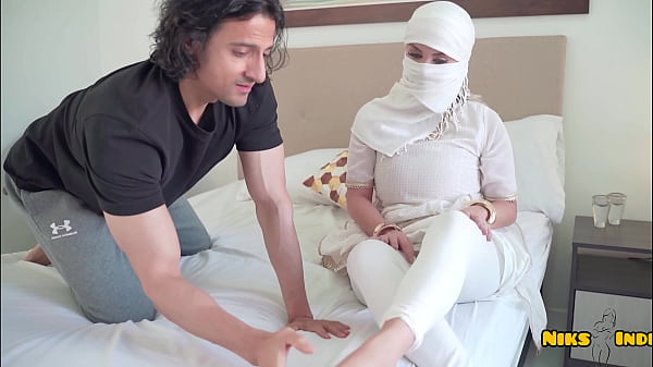 Gadis Muslimah Nakal Dengan Payudara Besar Takluk Dihardcore Cowok Desi