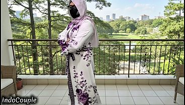 Istri Berhijab Yang Doyan Selingkuh Dan Haus Nafsu, Kujemput Di Koridor Kampus Untuk Digituin