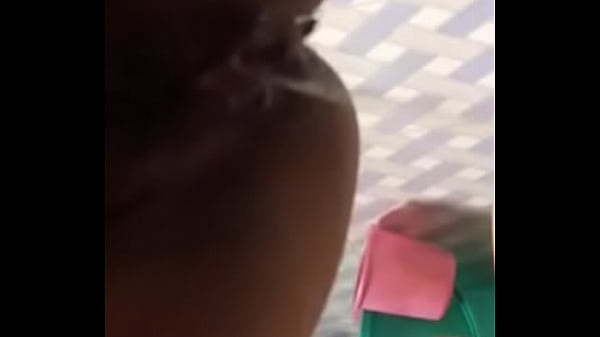 Gadis Desi Perawan Mengeluarkan Air Seni