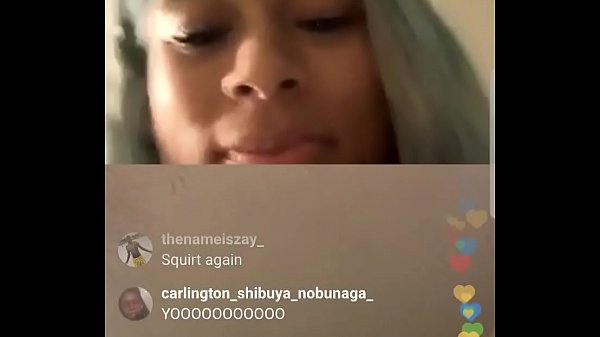 Pantat Montok Gadis Kulit Terang Menggoyang Dan Memancurkan Cairan Panas Di Siaran Langsung Instagram
