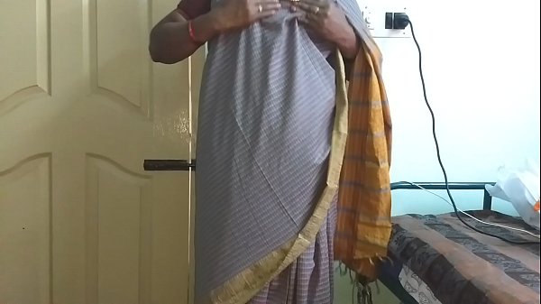 Desi Istri Nakal Dari India, Gadis Tamil Telugu Kannada Malayalam Hindi, Vanitha Memakai Saree Abu-abu, Memamerkan Payudara Besar Dan Memek Dicukur, Meremas Keras Payudara, Merangsang Puting, Dan Menggesek Memek Sambil Masturbasi