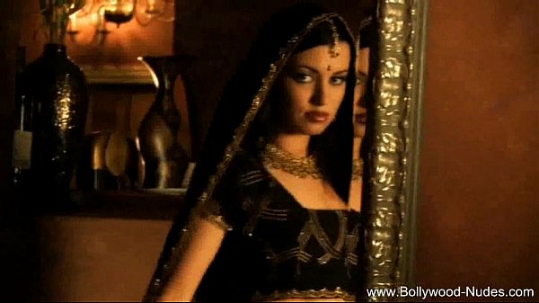 Mantan Pacarku Yang Seksi Dari India