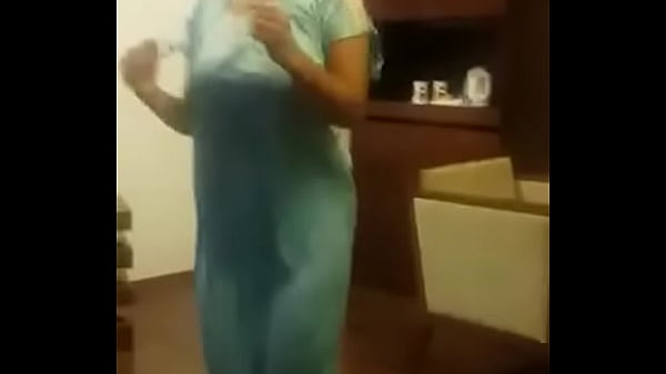 Tarian Goyang Seksi Desi Yang Menggoda