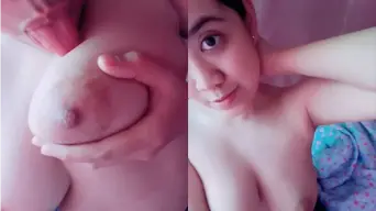 Nadia Nazami Menggoyangkan Payudara Besar Yang Menggairahkan