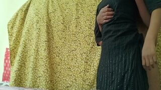 Pasangan Mesra Merekam Adegan Panas Suami Menggila-gilai Istri Di Ranjang