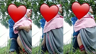 Ukhti Menggairahkan Di Kebun, Merintih “yangg Sakit”