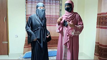 Kakak Berhijab Dan Adik Tirinya Mendambakan Batang Besar Ayah Tiri Di Dalam Lubang Sempit Mereka
