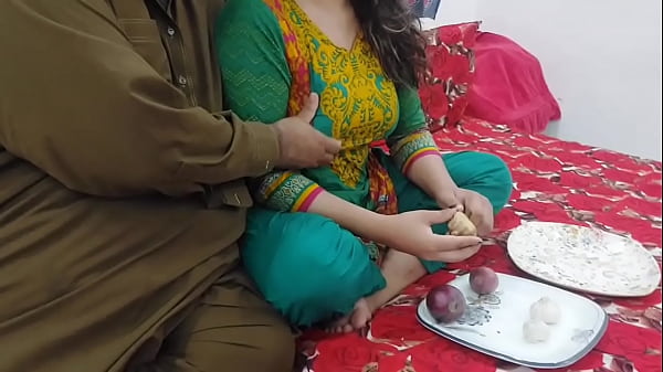 Bantu Ibu Tiriku Potong Sayur Lalu Kutiduri Pantat Besarnya, Istri Selingkuh Suamiku Dengan Suara Hindi Jernih