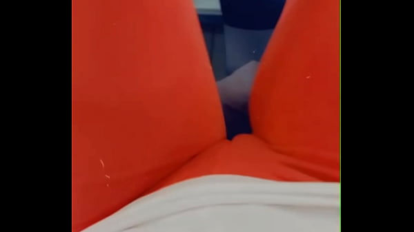 Keringetan Di Gym, Celana Ketat Sampai Keliatan Bentuk Kemaluan