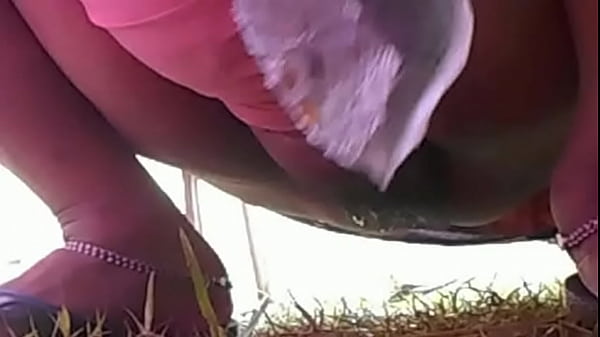 Desi Yang Basah Dan Liar Saat Buang Air Kecil