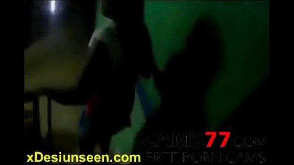Desi Randi Digerogoti Pelanggan Bule Sampai Puas