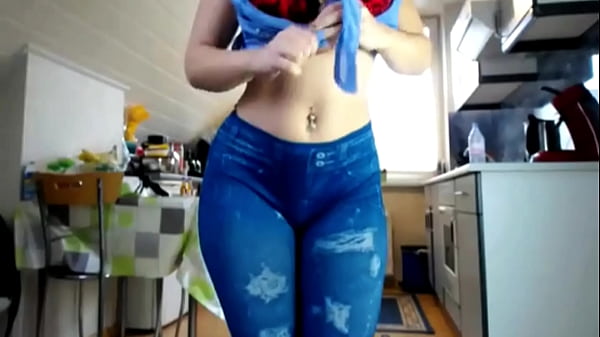 Sexydea Menggoda Di Depan Kamera Live Dengan Gerakan Sensual