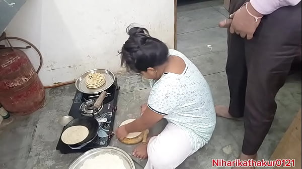 Ibu Tiri India Yang Seksi Digoyang Di Dapur