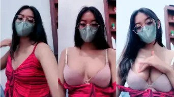 Yasmine Live Bocor Belahan Payudara