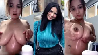 Mainin Tetek Gede Xixi Di Kamar Mandi