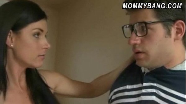 Tiga Serangkai Panas: India Summer Dan Melanie Raine Yang Menggoda