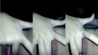 Putri Kurnia Mengocok Memek Di Ranjang