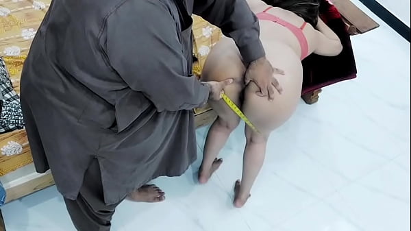 Penjahat India Menggila, Ngentot Gadis Desa Gawar Yang Berpantat Besar Seperti Jalang, Keras Dan Kasar Dalam Posisi Doggy Dengan Audio Hindi Jelas Dan Bisikan Mesra