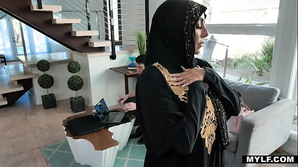 Kylie Kingston Selalu Takut Mengakui Hasrat Terlarangnya, Padahal Tubuhnya Meronta-ronta Meminta Kepuasan Yang Dilarang Oleh Imannya Yang Ketat.
