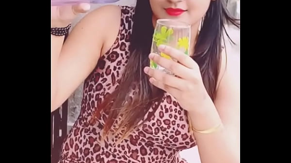 Pose Seksi Gadis India