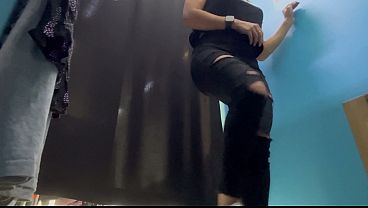 Ganti Baju Di Ruang Ganti, Cewek Rusia Montok Dengan Pentil Kencang Bikin Ngilu.