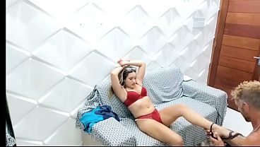 Ibu Mertuaku Yang Masih Muda Sendirian Di Rumah, Haus Sentuhan. Begitu Aku Datang, Dia Langsung Merayuku Buat Ngewe Sampai Kontolku Penuh Di Dalam Memeknya Yang Masih Rapet. Vagninho E Vivi Si Pasangan Nakal.