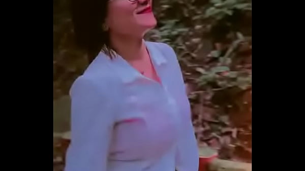 Desi Cewek Babita, Siap Digoyang-goyangin Sampe Basah Kuyup.