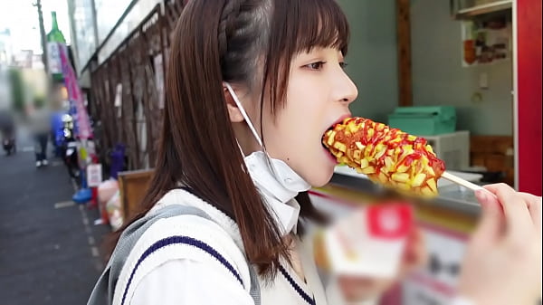 韓国好きな今どき女子高生と韓流デート、はみ出る陰毛がエロすぎる無処理マンコ。モチ肌が輝く美少女を奥まで激しくピストン、イキそうで思考停止寸前！