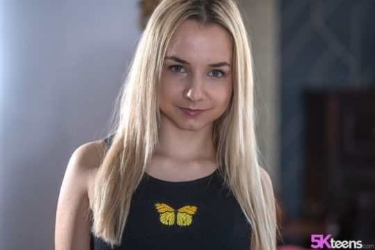 5k Bokep – Mona Blue Montok Mulus Minta Digojlok