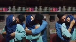 Abang Di Karachi Remes-remes Tetek Adeknya Di Belakang Nyokap Bokap