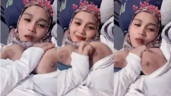 Hijab Tobrut Cantik, Tangan Remas Toket Sampai Merem Melek