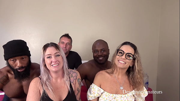 Alex Sama Karla, Dua Milf Amatir Yang Ngos-ngosan, Sange Berat, Aksi Orgy Panas Si Momy Latin Seksi.