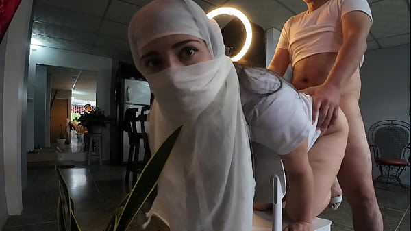 Ibu-ibu Berjilbab Dientot Keras Sampai Crot Di Pantatnya – Selingkuh Hijab