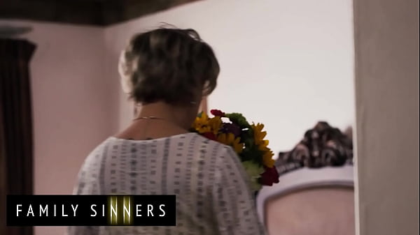 Family Sinners – Milf Nakal Dee Williams Ajarin Anak Tirinya Robby Echo Cara Makan Dan Ngentot Memek Wanita Beneran